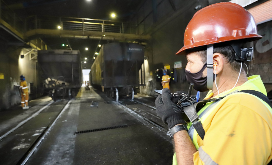 Das 34,89 milhões de toneladas de cargas que chegaram ou saíram do Porto de Paranaguá, entre de janeiro a julho deste ano, 6,72 milhões foram transportadas em vagões. O volume corresponde a 19,3% do total.  -  Foto: Claudio Neves/ Portos do Paraná