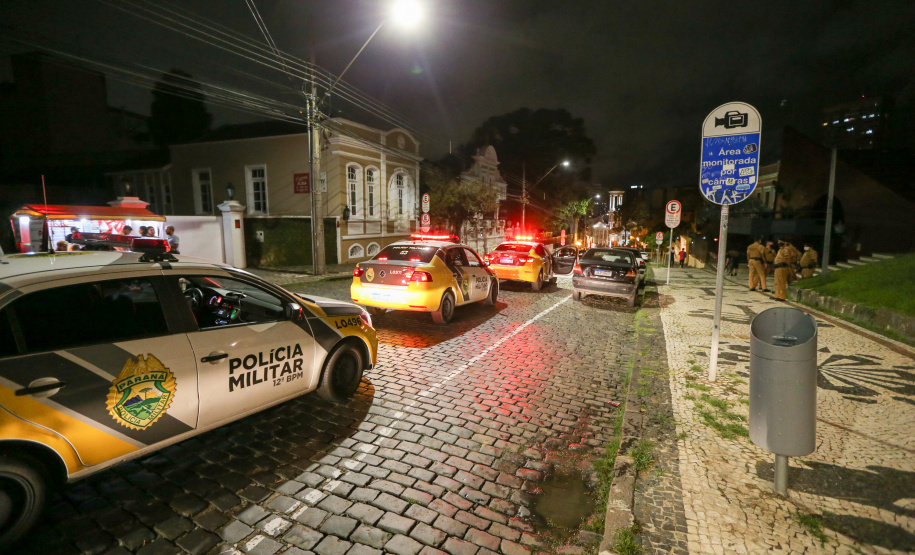 Toque Recolher Durante final de semana, AIFU dispersa mais de 2,5 mil pessoas de aglomerações e fecha 13 estabelecimentos irregulares Foto: Geraldo Bubniak/AEN