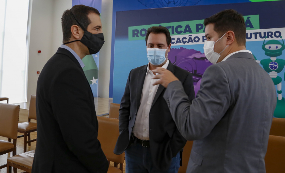 Mais de 2,5 mil kits de robótica serão entregues nas próximas semanas para 257 colégios da rede estadual do Paraná. A ação inovadora integra o programa Robótica Paraná, lançado nesta segunda-feira (30), no Palácio Iguaçu, pelo governador Carlos Massa Ratinho Junior.  -  Curitiba, 30/08/2021  -   Foto Gilson Abreu/AEN