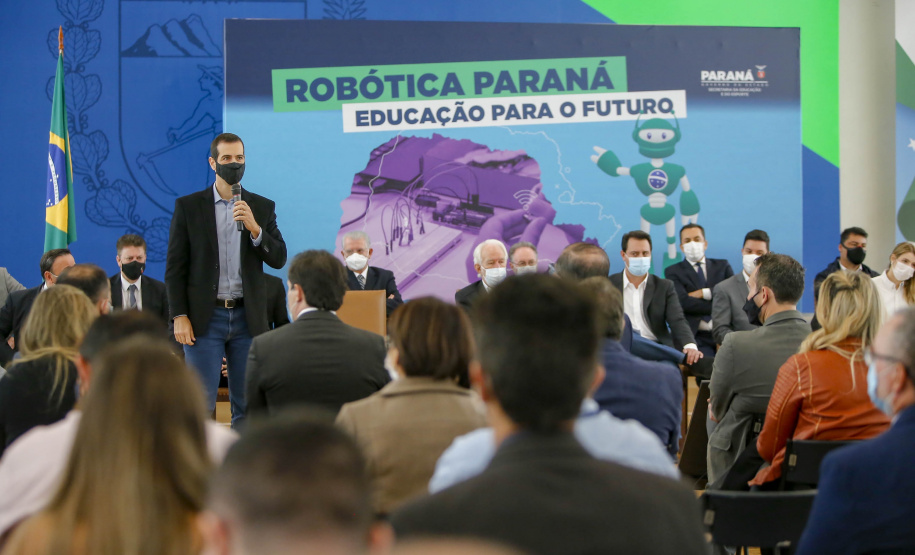 Mais de 2,5 mil kits de robótica serão entregues nas próximas semanas para 257 colégios da rede estadual do Paraná. A ação inovadora integra o programa Robótica Paraná, lançado nesta segunda-feira (30), no Palácio Iguaçu, pelo governador Carlos Massa Ratinho Junior.  -  Curitiba, 30/08/2021  -   Foto Gilson Abreu/AEN