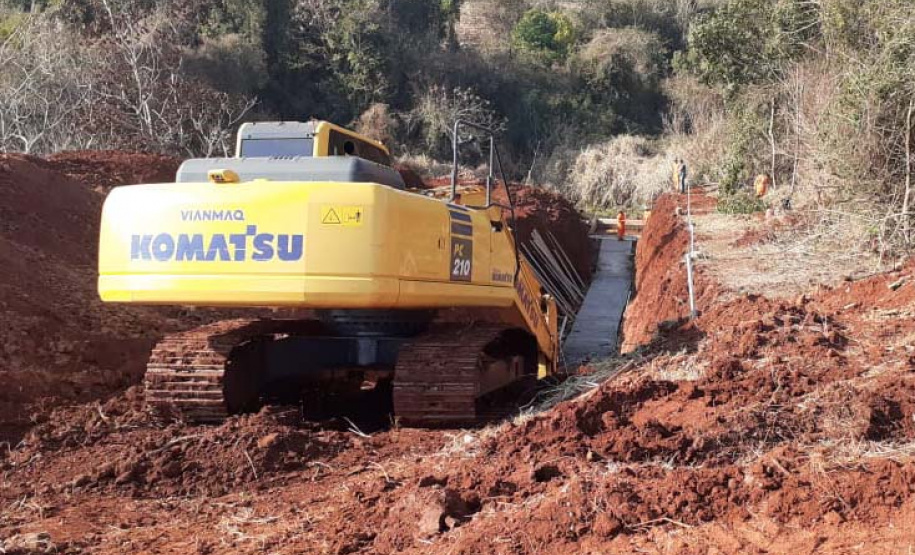 O Departamento de Estradas de Rodagem do Paraná (DER/PR) retomou este mês as obras de um novo viaduto em Água Boa, distrito de Paiçandu, na região Noroeste. A obra de arte especial, localizada no km 164 da PR-323, tem um valor de cerca de R$ 2 milhões para execução de sua estrutura de concreto armado. Foto:DER