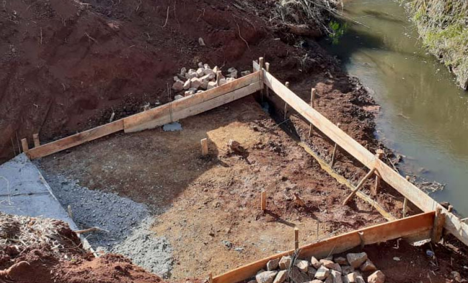 O Departamento de Estradas de Rodagem do Paraná (DER/PR) retomou este mês as obras de um novo viaduto em Água Boa, distrito de Paiçandu, na região Noroeste. A obra de arte especial, localizada no km 164 da PR-323, tem um valor de cerca de R$ 2 milhões para execução de sua estrutura de concreto armado. Foto:DER