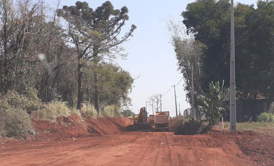 O Departamento de Estradas de Rodagem do Paraná (DER/PR) retomou este mês as obras de um novo viaduto em Água Boa, distrito de Paiçandu, na região Noroeste. A obra de arte especial, localizada no km 164 da PR-323, tem um valor de cerca de R$ 2 milhões para execução de sua estrutura de concreto armado. Foto:DER