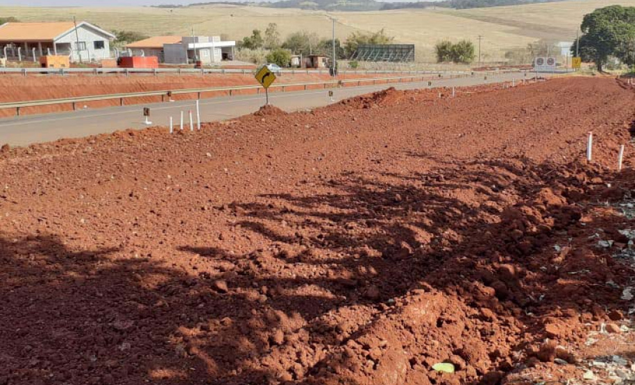 O Departamento de Estradas de Rodagem do Paraná (DER/PR) retomou este mês as obras de um novo viaduto em Água Boa, distrito de Paiçandu, na região Noroeste. A obra de arte especial, localizada no km 164 da PR-323, tem um valor de cerca de R$ 2 milhões para execução de sua estrutura de concreto armado. Foto:DER