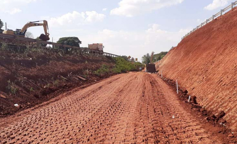 O Departamento de Estradas de Rodagem do Paraná (DER/PR) retomou este mês as obras de um novo viaduto em Água Boa, distrito de Paiçandu, na região Noroeste. A obra de arte especial, localizada no km 164 da PR-323, tem um valor de cerca de R$ 2 milhões para execução de sua estrutura de concreto armado. Foto:DER