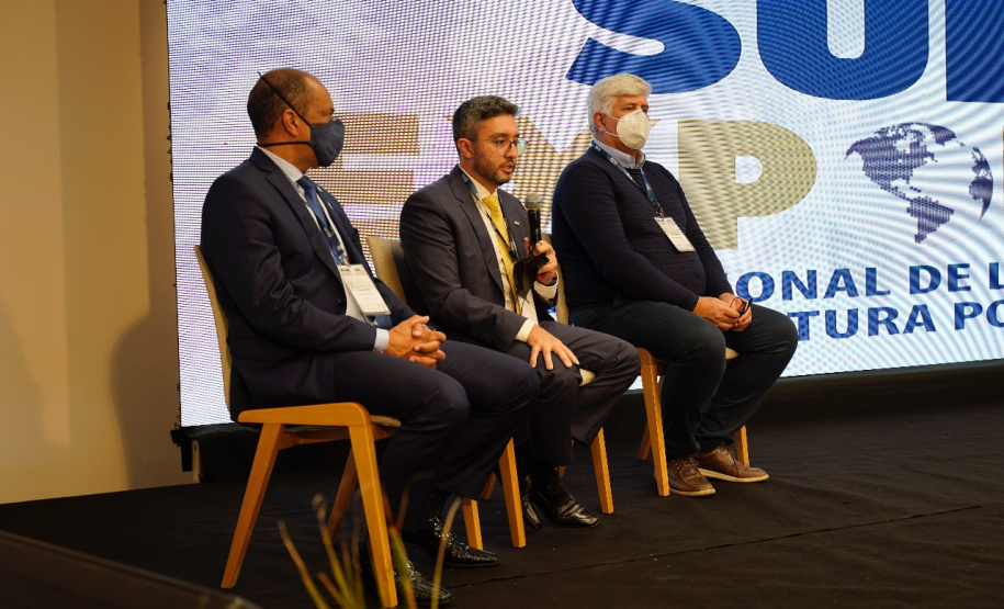 Porto do Sul debatem a atividade portuária
Imagens dos representantes da Portos do Paraná no evento. Foto: Robert Silva/Sul Export