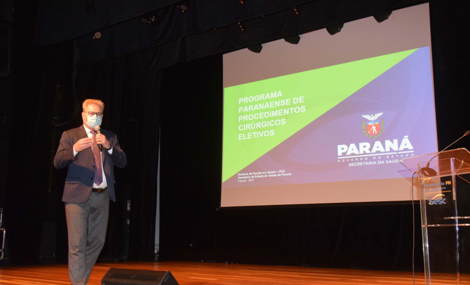 O Governo do Estado vai aportar R$ 50 milhões em 2022 para os procedimentos cirúrgicos eletivos. O anúncio foi feito nesta segunda-feira (30) pelo secretário de Estado da Saúde, Beto Preto, em reunião com a participação do vice-governador Darci Piana, diretores das 22 Regionais de Saúde, equipes técnicas, além de gestores e representantes municipais no evento ?Saúde em frente?. Foto: Américo Antonio/SESA