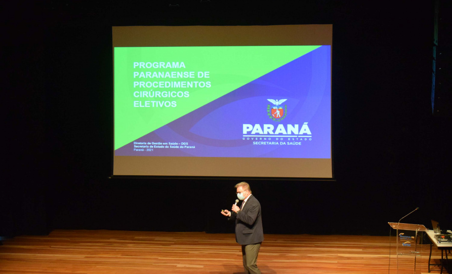 O Governo do Estado vai aportar R$ 50 milhões em 2022 para os procedimentos cirúrgicos eletivos. O anúncio foi feito nesta segunda-feira (30) pelo secretário de Estado da Saúde, Beto Preto, em reunião com a participação do vice-governador Darci Piana, diretores das 22 Regionais de Saúde, equipes técnicas, além de gestores e representantes municipais no evento ?Saúde em frente?. Foto: Américo Antonio/SESA