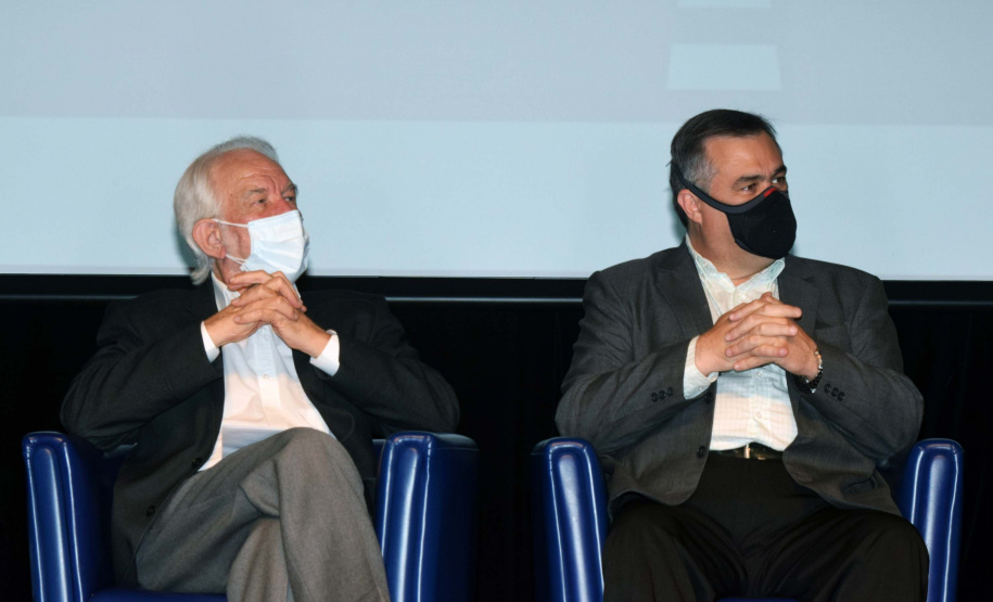 O Governo do Estado vai aportar R$ 50 milhões em 2022 para os procedimentos cirúrgicos eletivos. O anúncio foi feito nesta segunda-feira (30) pelo secretário de Estado da Saúde, Beto Preto, em reunião com a participação do vice-governador Darci Piana, diretores das 22 Regionais de Saúde, equipes técnicas, além de gestores e representantes municipais no evento ?Saúde em frente?. Foto: Américo Antonio/SESA