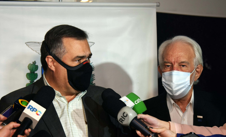 O Governo do Estado vai aportar R$ 50 milhões em 2022 para os procedimentos cirúrgicos eletivos. O anúncio foi feito nesta segunda-feira (30) pelo secretário de Estado da Saúde, Beto Preto, em reunião com a participação do vice-governador Darci Piana, diretores das 22 Regionais de Saúde, equipes técnicas, além de gestores e representantes municipais no evento ?Saúde em frente?. Foto: Américo Antonio/SESA