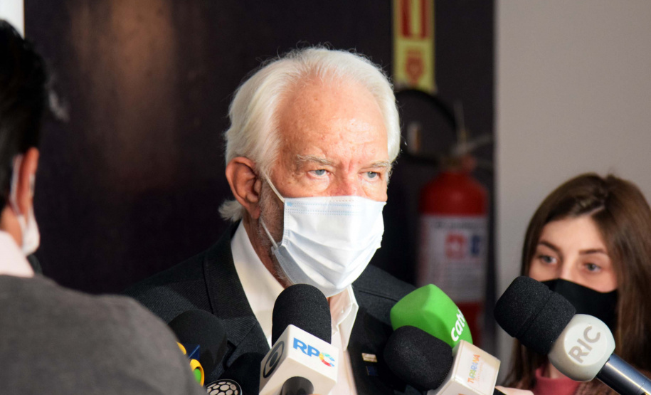 O Governo do Estado vai aportar R$ 50 milhões em 2022 para os procedimentos cirúrgicos eletivos. O anúncio foi feito nesta segunda-feira (30) pelo secretário de Estado da Saúde, Beto Preto, em reunião com a participação do vice-governador Darci Piana, diretores das 22 Regionais de Saúde, equipes técnicas, além de gestores e representantes municipais no evento ?Saúde em frente?. Foto: Américo Antonio/SESA