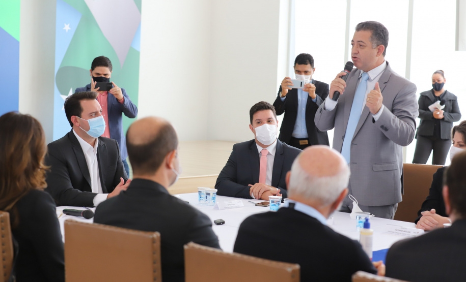 Hosp Filantropicos O governador Carlos Massa Ratinho Junior assina  nesta terça-feira (31)  novos contratos com Hospitais Filantrópicos, Santa Casa de Cambé,  Hospital Sao Rafael de Rolândia e Hospital  Cristo Rei de Ibiporã. Na foto, o deputado estadual Cobra Reporter . 31/08/2021 - Foto: Geraldo Bubniak/AEN