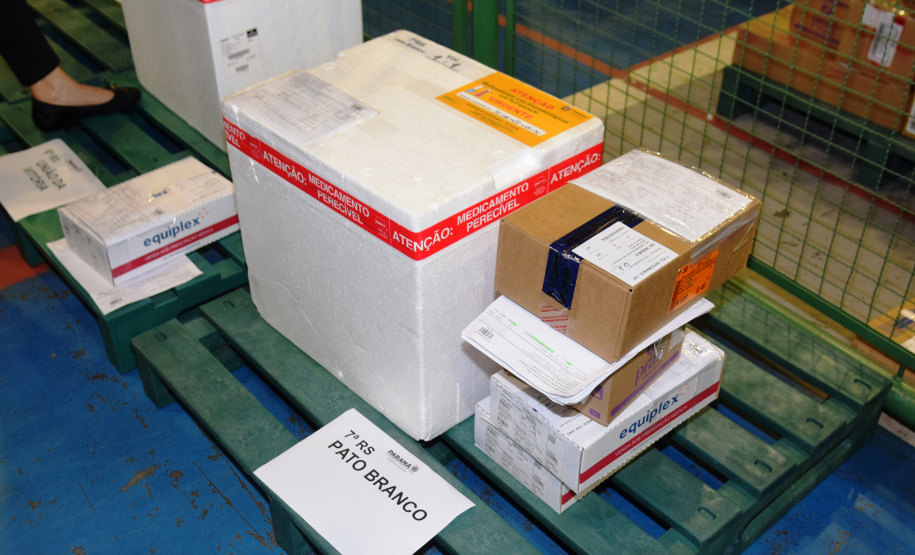 A Secretaria de Estado da Saúde (Sesa) iniciou a distribuição de mais 207.500 vacinas contra a Covid-19 nesta terça-feira (31). O lote é destinado integralmente para segunda dose (D2), sendo 116.750 doses da AstraZeneca, 64.350 Pfizer e 26.400 CoronaVac.  -  Curitiba, 31/08/2021  -  Foto; américo antonio/SESA