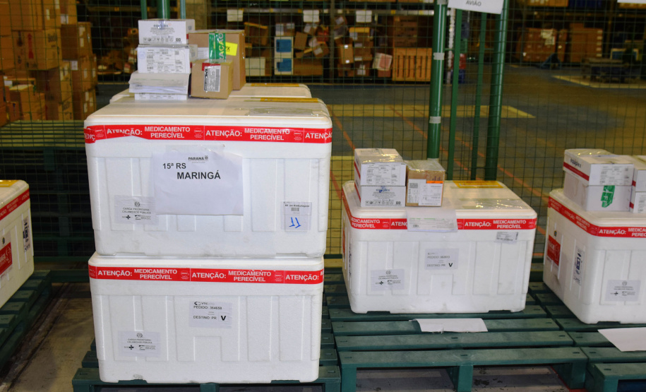 A Secretaria de Estado da Saúde (Sesa) iniciou a distribuição de mais 207.500 vacinas contra a Covid-19 nesta terça-feira (31). O lote é destinado integralmente para segunda dose (D2), sendo 116.750 doses da AstraZeneca, 64.350 Pfizer e 26.400 CoronaVac.  -  Curitiba, 31/08/2021  -  Foto; américo antonio/SESA