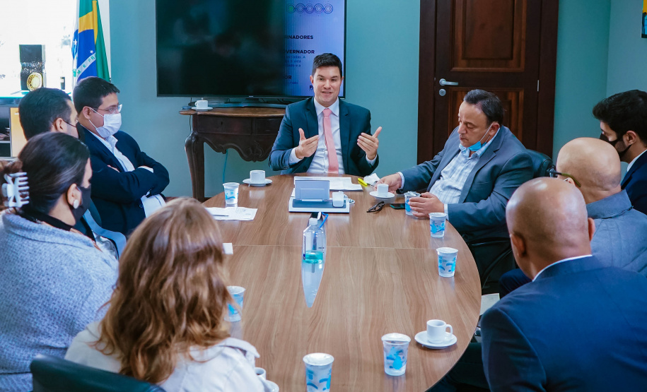 O Governo do Estado avança nas conversas com o Sindicato dos Policiais Penais do Paraná para tratar da carreira da categoria. Em reunião com integrantes da entidade, realizada na manhã desta terça-feira (31), o chefe da Casa Civil, Guto Silva, falou sobre as ações que estão sendo realizadas pelo Governo.Foto: Guilherme Flores/Casa Civil