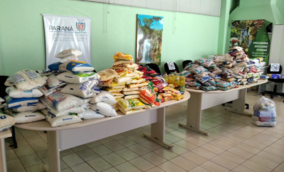 Cerca de 70 famílias de Toledo são beneficiadas com cestas de alimentos, nesta semana. Os donativos são frutos da doação da população em troca de uma muda de árvore nativa, distribuída pelo Instituto Água e Terra (IAT). -  Curitiba, 31/08/2021  -  Foto: SEDEST