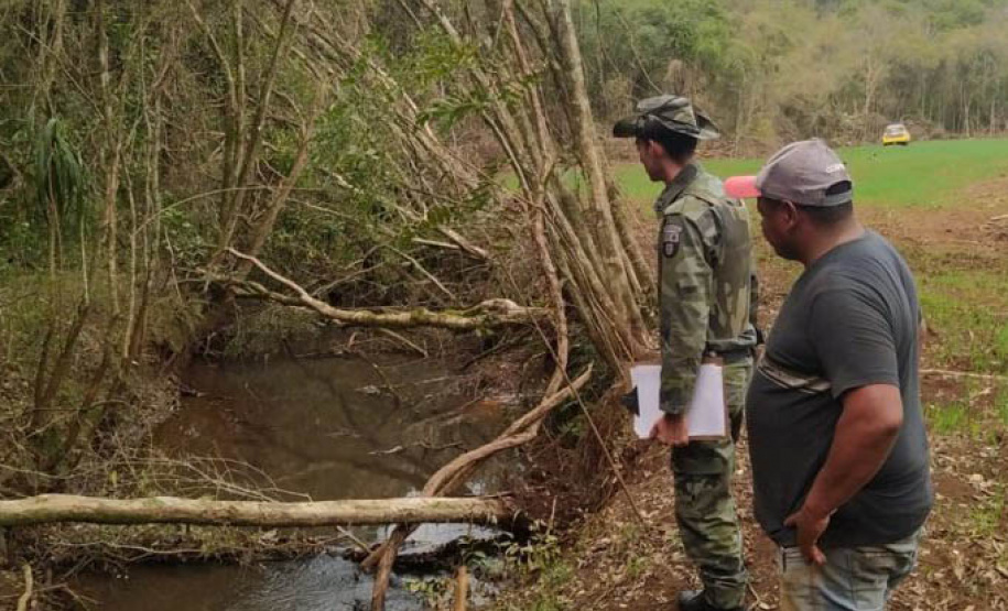 Policiais e agentes do IAT aplicam mais de R$ 1 milhão de multas e quatro pessoas são presas durante a Operação Nascente Viva  -  Curitiba, 31/08/2021  -  Foto: PMPR