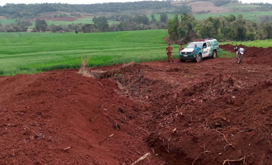 Policiais e agentes do IAT aplicam mais de R$ 1 milhão de multas e quatro pessoas são presas durante a Operação Nascente Viva  -  Curitiba, 31/08/2021  -  Foto: PMPR