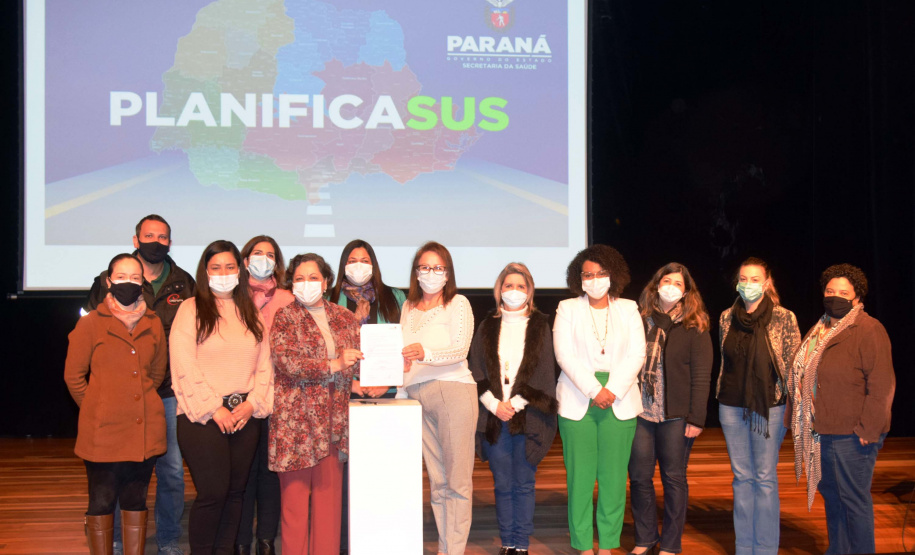 Secretaria de Estado da Saúde formalizou nesta terça-feira (31) a expansão do Programa PlanificaSUS Paraná. A assinatura do Termo de Cooperação Técnica do Programa com o Conselho Municipal de Saúde do Estado (Cosems) foi feita durante o evento “Saúde em frente” e teve a participação de diretores da Sesa e das 22 Regionais de Saúde, equipes técnicas, além de gestores e representantes municipais. Foto:Américo Antonio/SESA