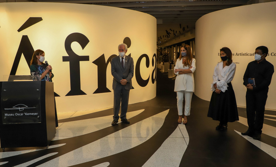 Africa Vice-governador Darci Piana participa da abertura da exposição África, Expressões Artísticas de um Continente, realizada pelo Museu Oscar Niemeyer (MON) Foto: Ari Dias/AEN