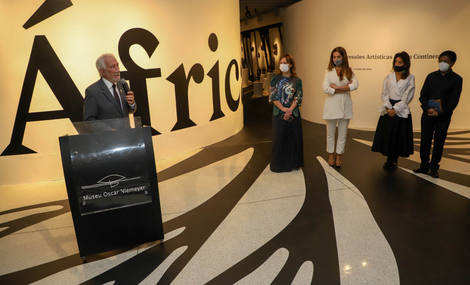 Africa Vice-governador Darci Piana participa da abertura da exposição África, Expressões Artísticas de um Continente, realizada pelo Museu Oscar Niemeyer (MON) Foto: Ari Dias/AEN