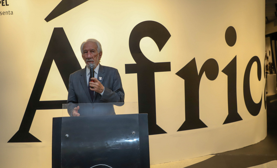 Africa Vice-governador Darci Piana participa da abertura da exposição África, Expressões Artísticas de um Continente, realizada pelo Museu Oscar Niemeyer (MON) Foto: Ari Dias/AEN