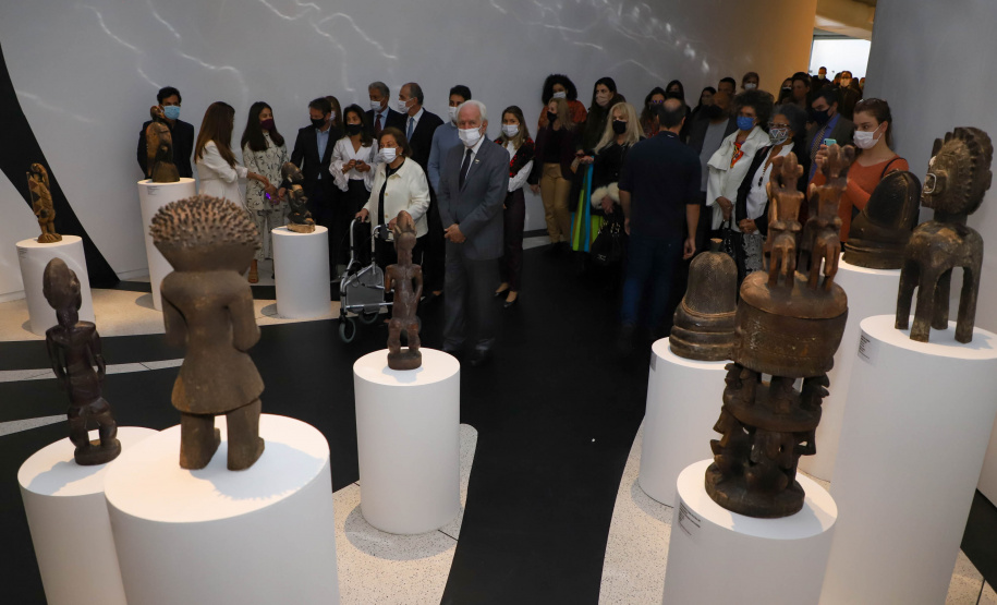 Africa Vice-governador Darci Piana participa da abertura da exposição África, Expressões Artísticas de um Continente, realizada pelo Museu Oscar Niemeyer (MON) Foto: Ari Dias/AEN