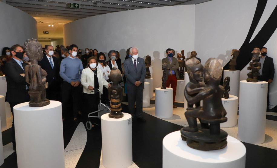 Africa Vice-governador Darci Piana participa da abertura da exposição África, Expressões Artísticas de um Continente, realizada pelo Museu Oscar Niemeyer (MON) Foto: Ari Dias/AEN