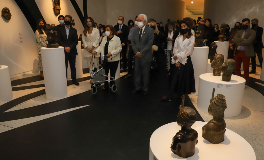 Africa Vice-governador Darci Piana participa da abertura da exposição África, Expressões Artísticas de um Continente, realizada pelo Museu Oscar Niemeyer (MON) Foto: Ari Dias/AEN