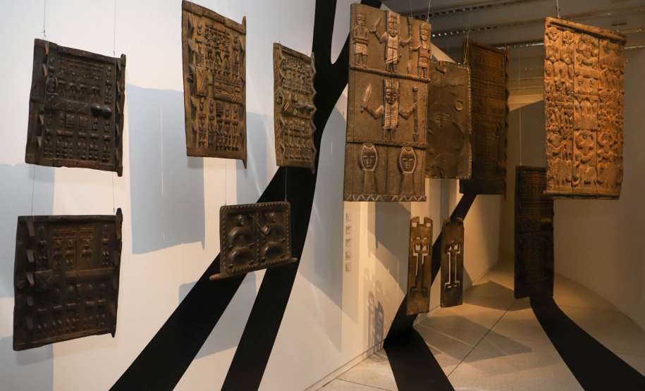 Africa Vice-governador Darci Piana participa da abertura da exposição África, Expressões Artísticas de um Continente, realizada pelo Museu Oscar Niemeyer (MON) Foto: Ari Dias/AEN