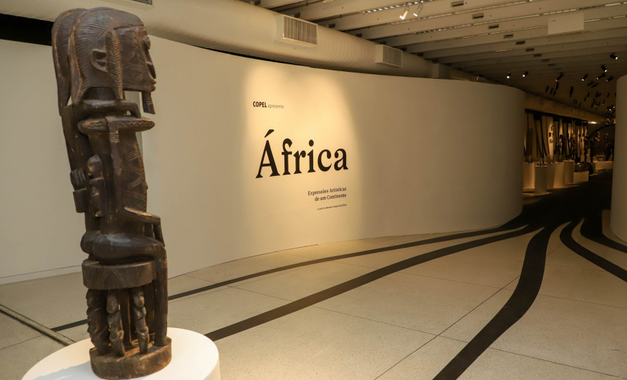 Africa Vice-governador Darci Piana participa da abertura da exposição África, Expressões Artísticas de um Continente, realizada pelo Museu Oscar Niemeyer (MON) Foto: Ari Dias/AEN