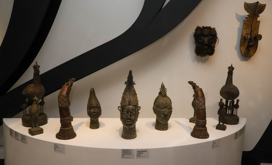 Africa Vice-governador Darci Piana participa da abertura da exposição África, Expressões Artísticas de um Continente, realizada pelo Museu Oscar Niemeyer (MON) Foto: Ari Dias/AEN