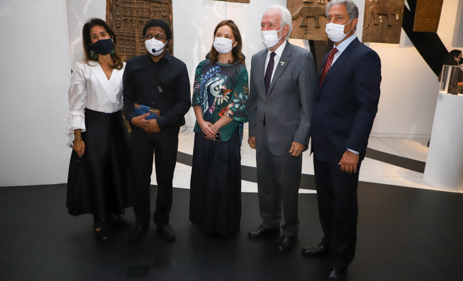 Africa Vice-governador Darci Piana participa da abertura da exposição África, Expressões Artísticas de um Continente, realizada pelo Museu Oscar Niemeyer (MON) Foto: Ari Dias/AEN