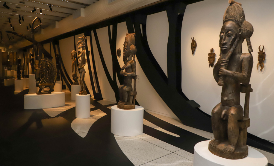 Africa Vice-governador Darci Piana participa da abertura da exposição África, Expressões Artísticas de um Continente, realizada pelo Museu Oscar Niemeyer (MON) Foto: Ari Dias/AEN