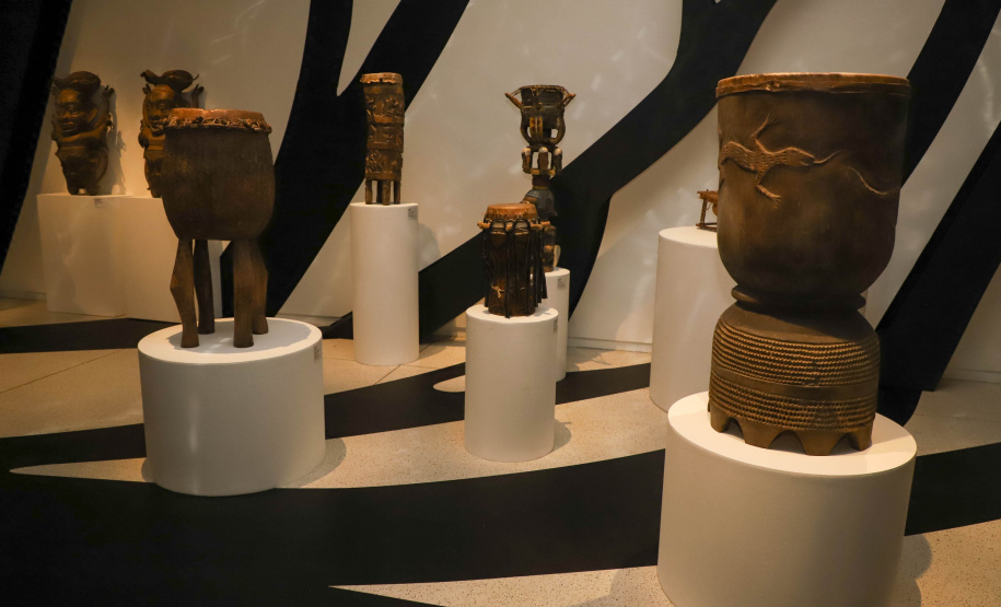 Africa Vice-governador Darci Piana participa da abertura da exposição África, Expressões Artísticas de um Continente, realizada pelo Museu Oscar Niemeyer (MON) Foto: Ari Dias/AEN