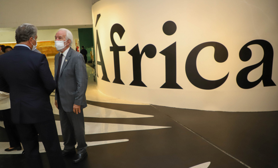 Africa Vice-governador Darci Piana participa da abertura da exposição África, Expressões Artísticas de um Continente, realizada pelo Museu Oscar Niemeyer (MON) Foto: Ari Dias/AEN