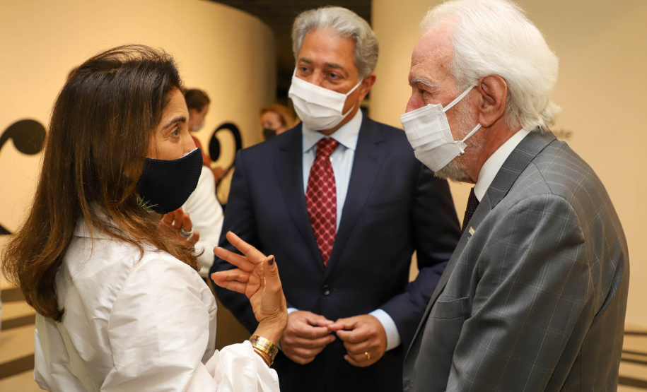 Africa Vice-governador Darci Piana participa da abertura da exposição África, Expressões Artísticas de um Continente, realizada pelo Museu Oscar Niemeyer (MON) Foto: Ari Dias/AEN