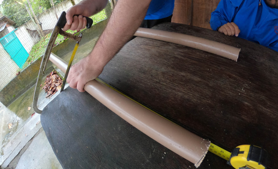 Portos do Paraná ensina tecnologia ?caxambu? nas comunidadesisoladas - Sistema de proteção de nascentes evita contaminação da água. Trabalho faz parte doprojeto de readequação de microssistemas de abastecimento de água nas áreas deabrangência dos portos paranaenses.  -  Paranaguá, 31/08/2021  -  Foto: Pierpaolo Notta/Portos do Paraná