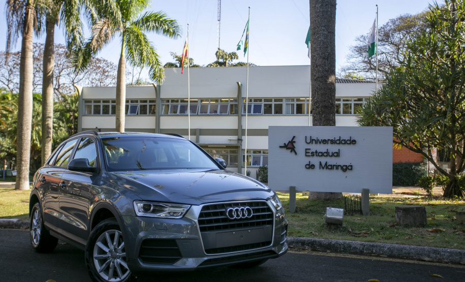 Audi doa carro Q3 para Engenharia Mecânica  Automóvel será usado tanto em graduação quanto no mestrado; entrega ao reitor
da UEM ocorreu hoje (1º).. Foto: UEM