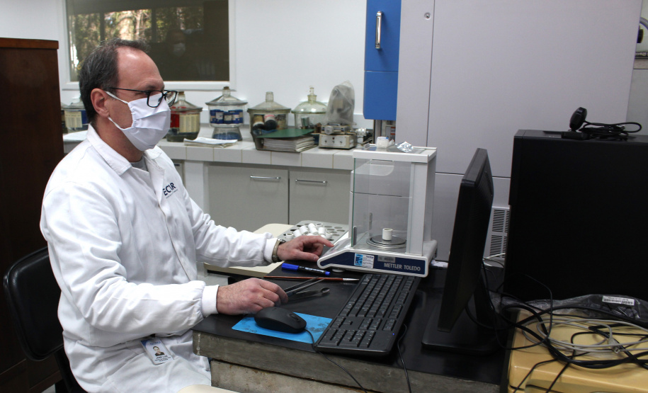 Tecpar analisa qualidade de produtos para indústria da saúde.
Foto:Luciano Sarote