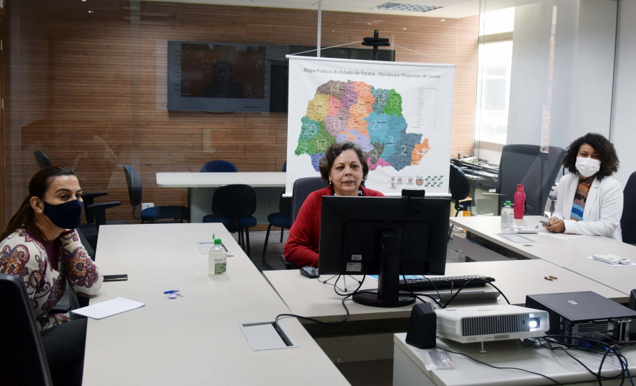 A Secretaria de Saúde, por meio da Escola de Saúde Pública, iniciou nesta quarta-feira (1º) o II Seminário Integrado de Qualidade e Segurança do Paciente, que segue até sexta-feira (3). Especialistas de várias áreas participam do evento virtual, que está sendo transmitido pelo canal youtube.com/espprvirtual    - Foto: Américo Antonio/SESA