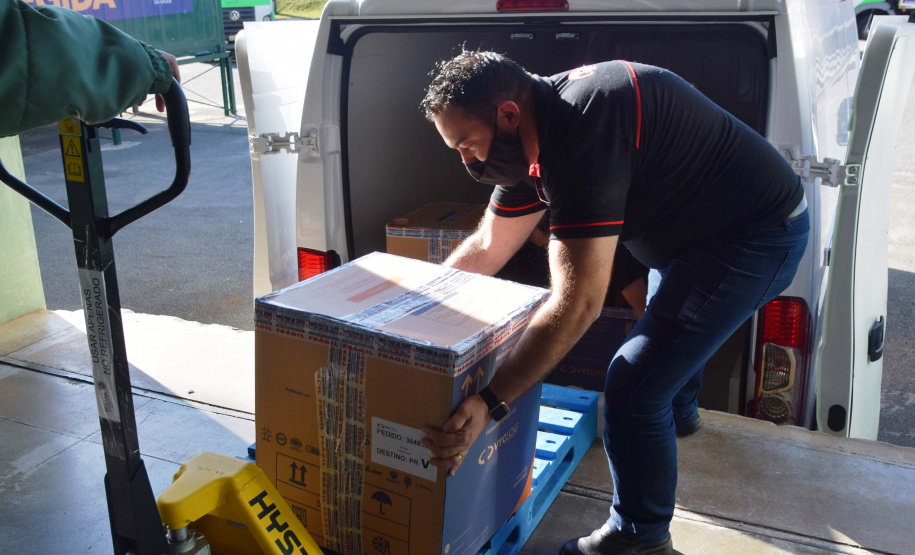 Mais 79,5 mil vacinas contra a Covid-19 chegam ao Paraná. Foto: Américo Antonio/SESA