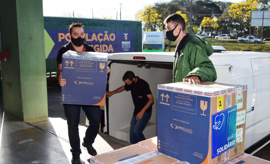 Mais 79,5 mil vacinas contra a Covid-19 chegam ao Paraná. Foto: Américo Antonio/SESA