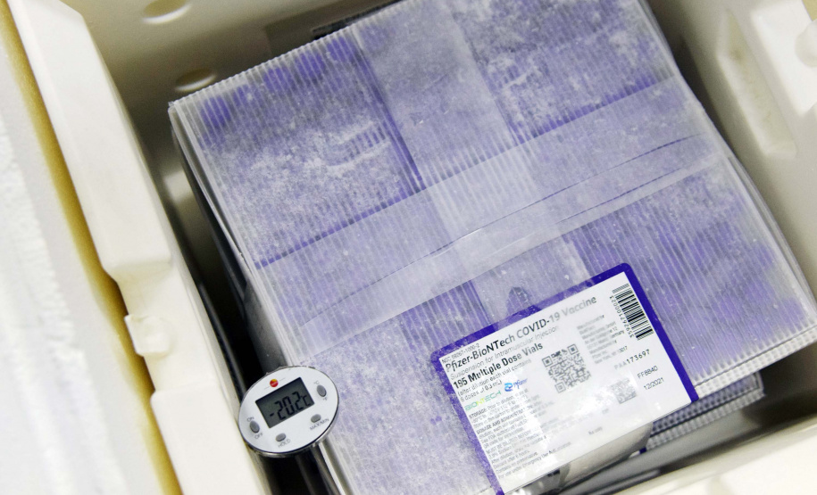 Mais 79,5 mil vacinas contra a Covid-19 chegam ao Paraná. Foto: Américo Antonio/SESA