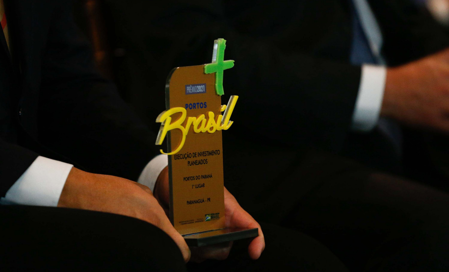 Os portos do Paraná têm a melhor gestão pública do Brasil. O reconhecimento foi feito pelo Governo Federal na segunda edição do Prêmio “Portos + Brasil”, entregue na noite desta quarta-feira (1) pelo Ministério da Infraestrutura. Foto: Jonathan Campos/AEN
