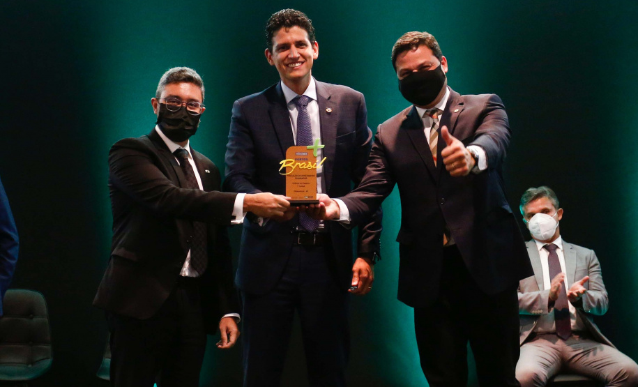 Os portos do Paraná têm a melhor gestão pública do Brasil. O reconhecimento foi feito pelo Governo Federal na segunda edição do Prêmio “Portos + Brasil”, entregue na noite desta quarta-feira (1) pelo Ministério da Infraestrutura. Foto: Jonathan Campos/AEN