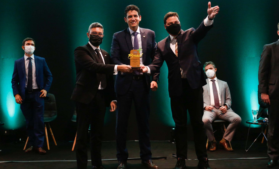 Os portos do Paraná têm a melhor gestão pública do Brasil. O reconhecimento foi feito pelo Governo Federal na segunda edição do Prêmio “Portos + Brasil”, entregue na noite desta quarta-feira (1) pelo Ministério da Infraestrutura. Foto: Jonathan Campos/AEN