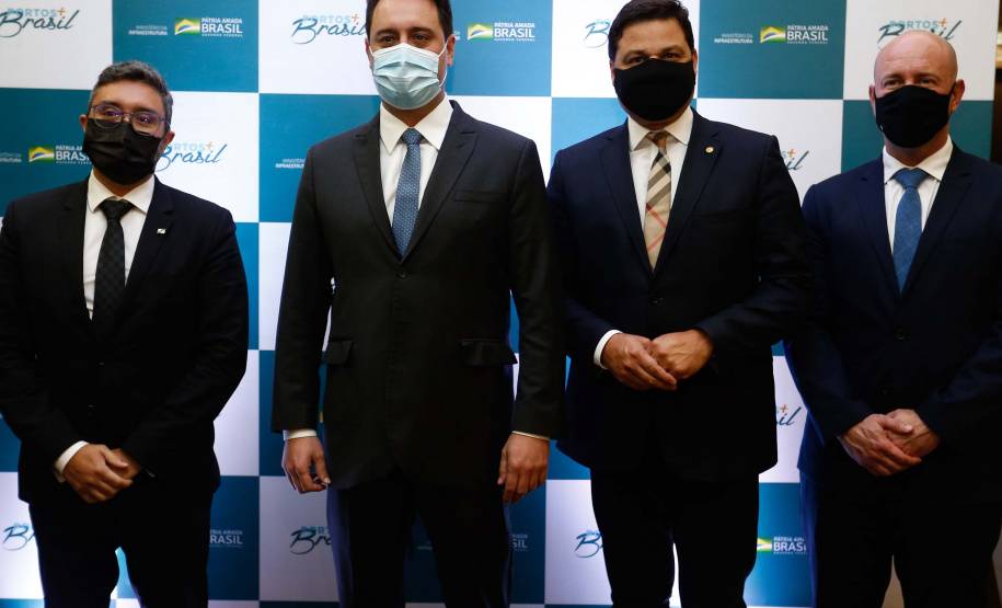 Os portos do Paraná têm a melhor gestão pública do Brasil. O reconhecimento foi feito pelo Governo Federal na segunda edição do Prêmio “Portos + Brasil”, entregue na noite desta quarta-feira (1) pelo Ministério da Infraestrutura. Foto: Jonathan Campos/AEN