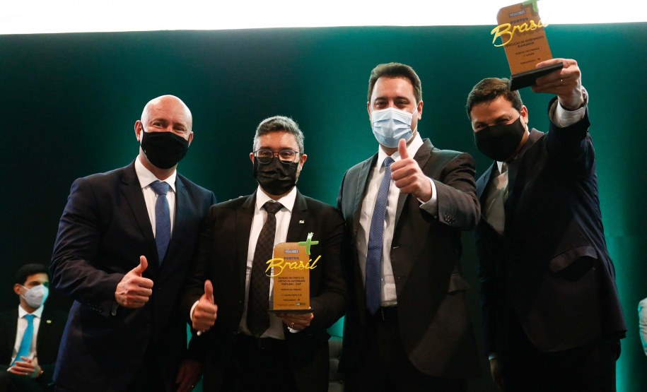 Os portos do Paraná têm a melhor gestão pública do Brasil. O reconhecimento foi feito pelo Governo Federal na segunda edição do Prêmio “Portos + Brasil”, entregue na noite desta quarta-feira (1) pelo Ministério da Infraestrutura. Foto: Jonathan Campos/AEN