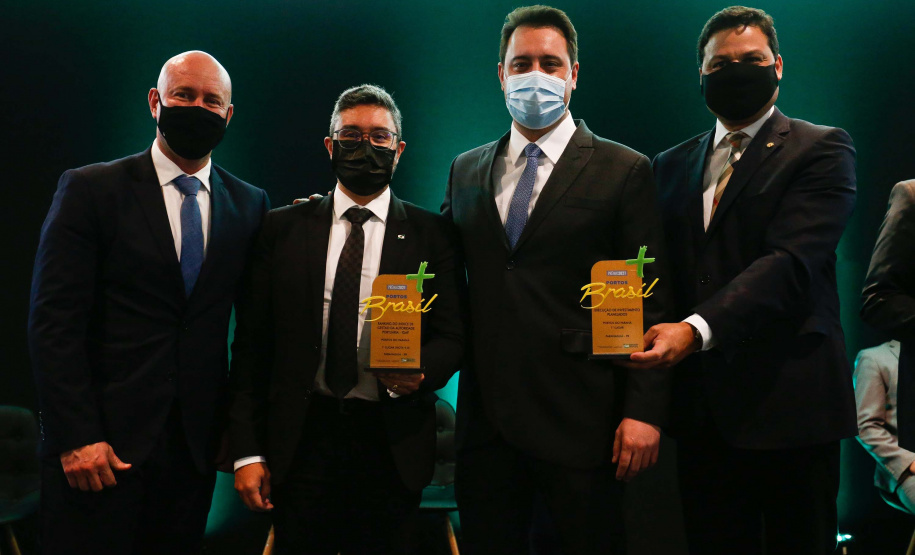 Os portos do Paraná têm a melhor gestão pública do Brasil. O reconhecimento foi feito pelo Governo Federal na segunda edição do Prêmio “Portos + Brasil”, entregue na noite desta quarta-feira (1) pelo Ministério da Infraestrutura. Foto: Jonathan Campos/AEN